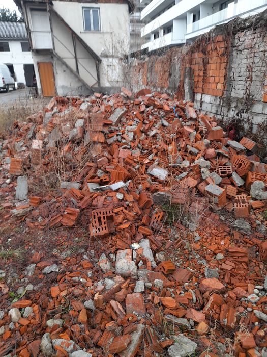 piatră, cărămizi sparte, beton rezultat din demolare constructi