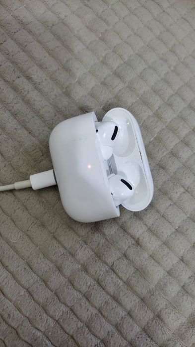 Продам Apple Airpods pro 1 and 2.