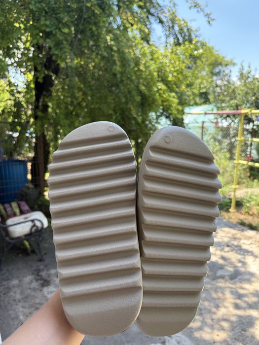 Yeezy Slides Earth Brown