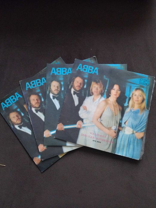 Продавам плочи на ABBA, Бони М  и Лили Иванова