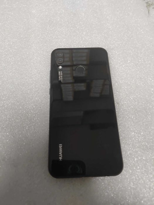 Продавам Huawei P20 lite