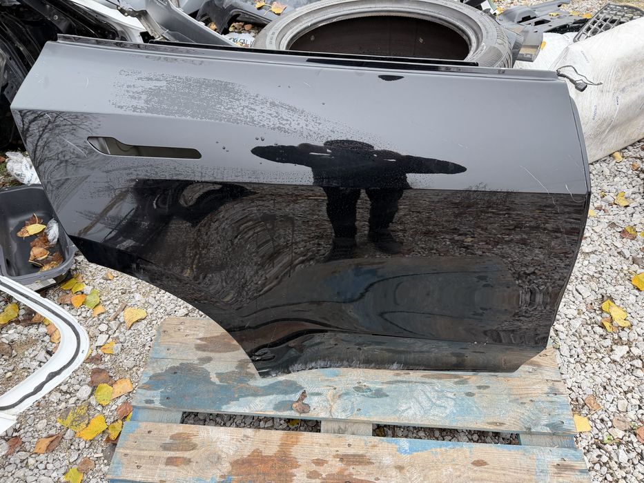 Врата Tesla Model Y