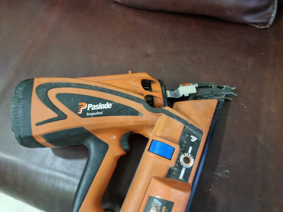 Пистолет за пирони PASLODE IM100I