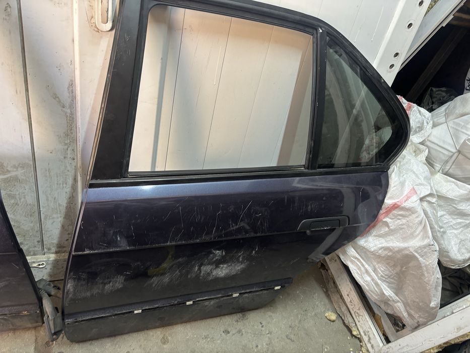 Продам на бмв е34 двери