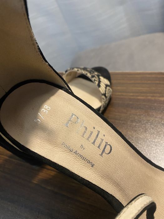 Велурени сандали на ток