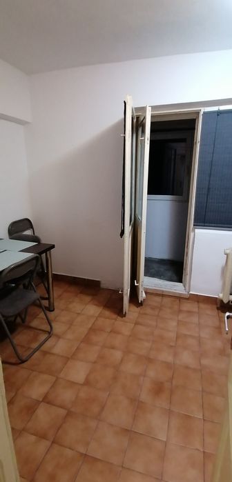 Închiriez garsonieră