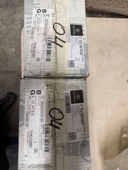 Тампон двигател mercedes w222  s560
