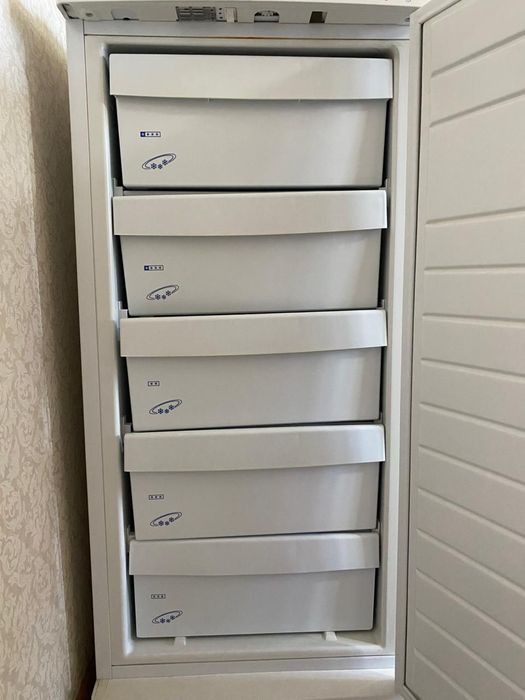 Продам морозильную камеру