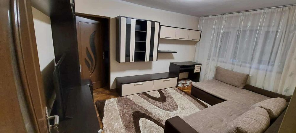 Închiriez apartament