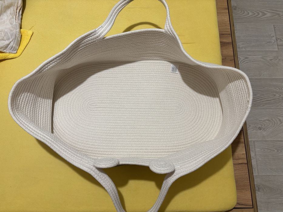 Cosulet impletit pentru bebelusi