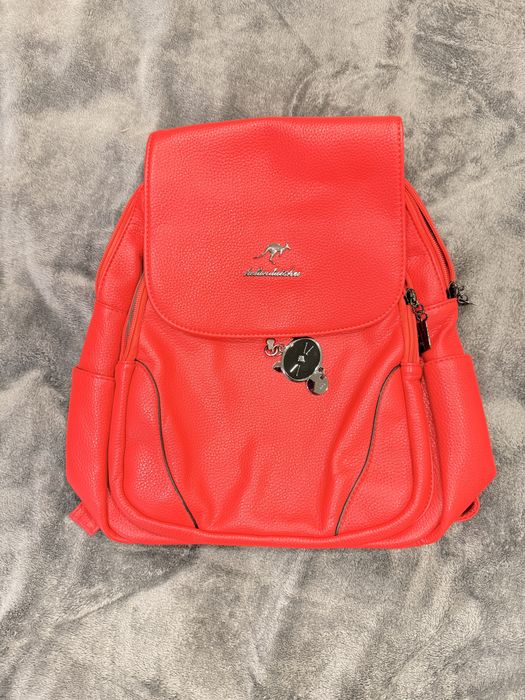 Дамска раница, червена 10€