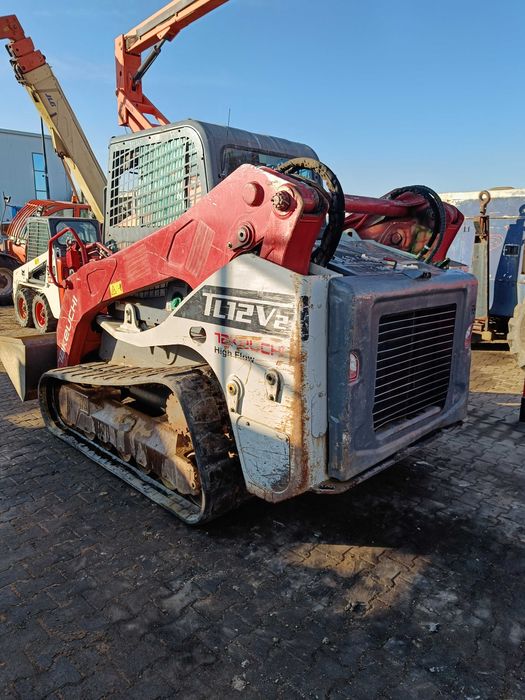 Верижен мини челен товарач Takeuchi TL12V-2 6000кг ПОД НАЕМ