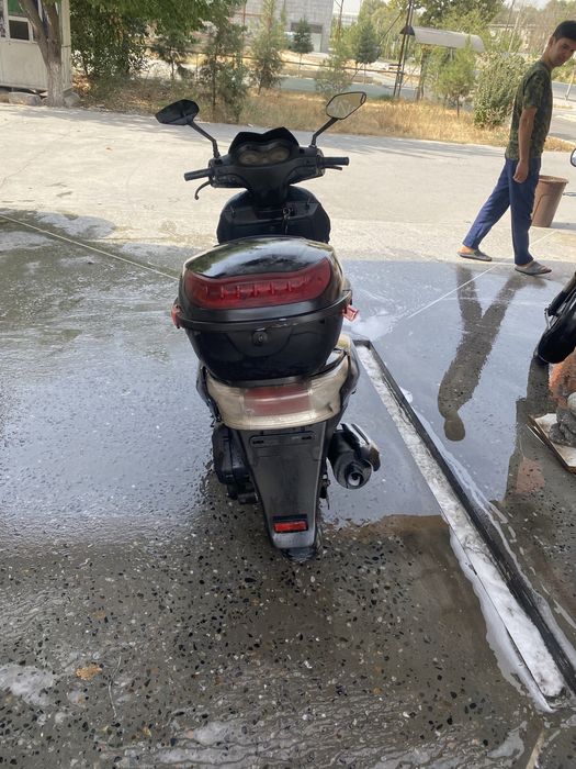 Скутер 150 куб сотилади