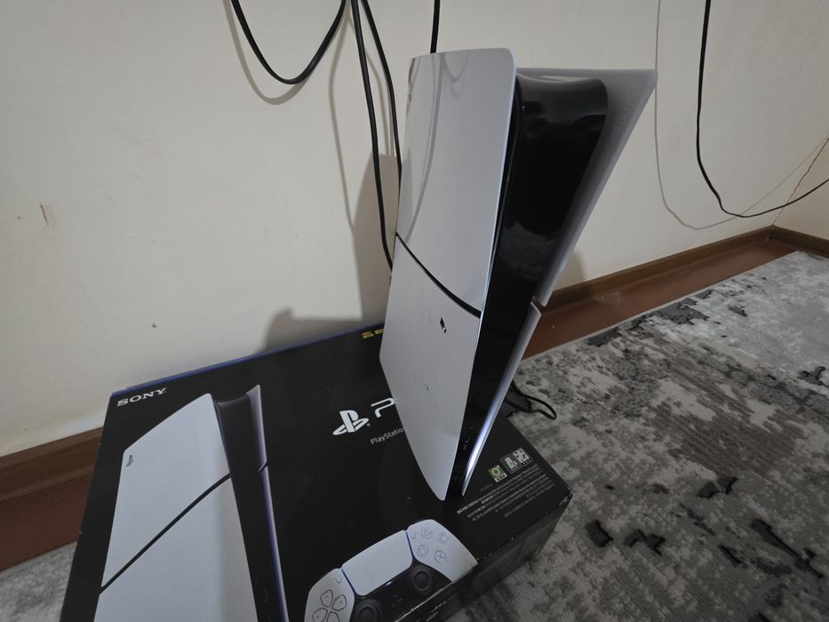 Продам Sony PS5 Digital edition