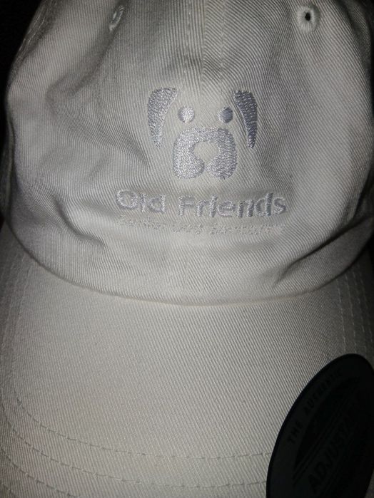 Из США, белая кепка от бренда Old Friends.