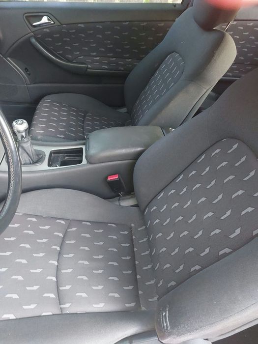 Vând Mercedes Benz C 200