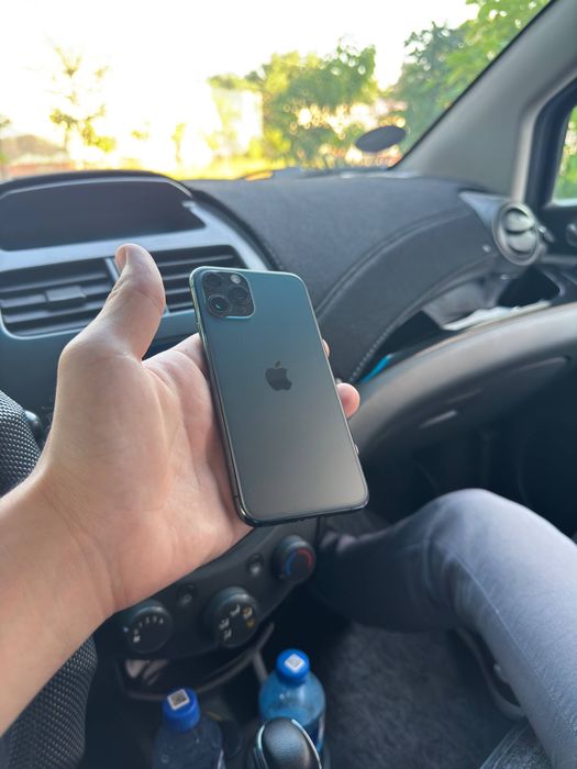iPhone 11 pro SROCHNA