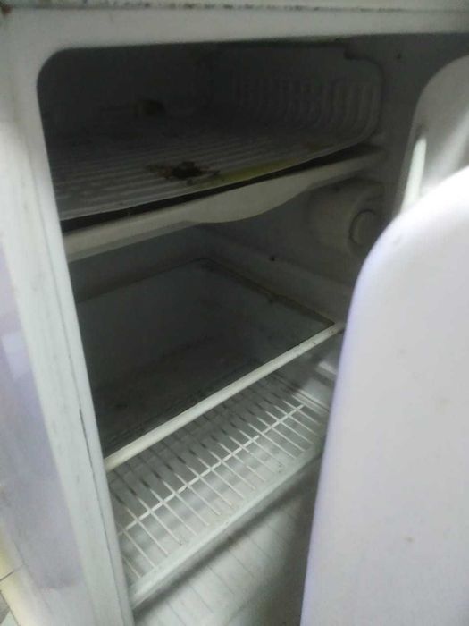 Продам холодильник не рабочий на з/ч