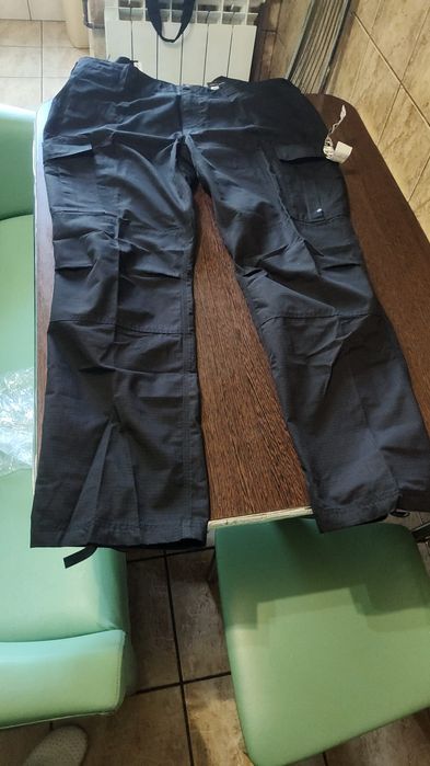 Pantaloni Tactici Pentagon noi!