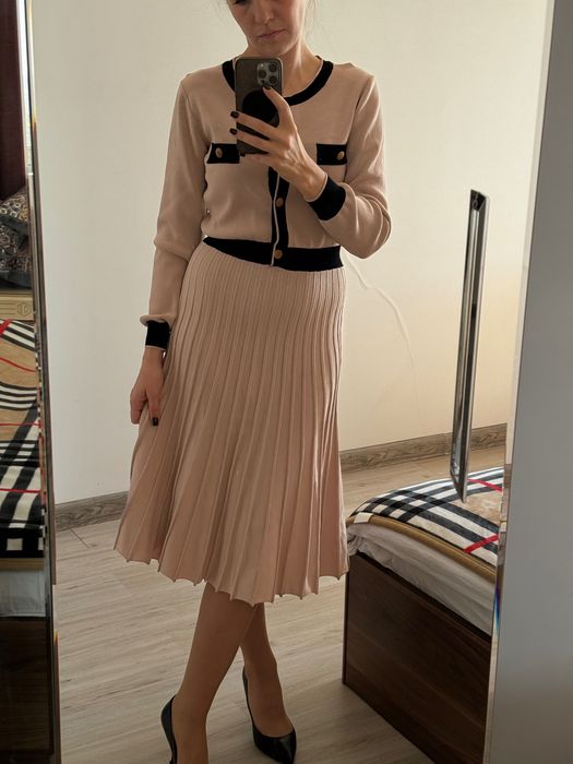 Платье длины миди утепленное