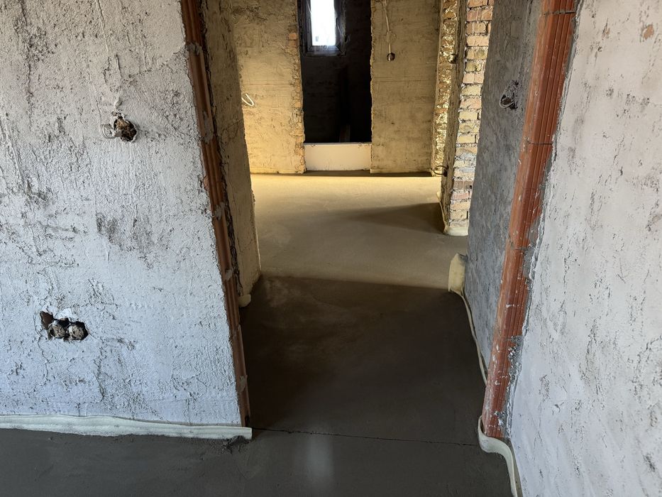 Машинно полагане на подови Замазки