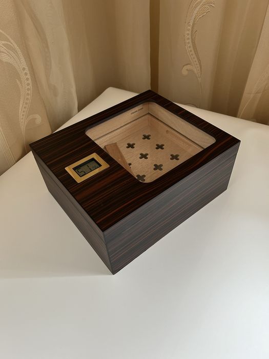 Луксозен хумидор от кедрово дърво с хигрометър – нов, 55 пури