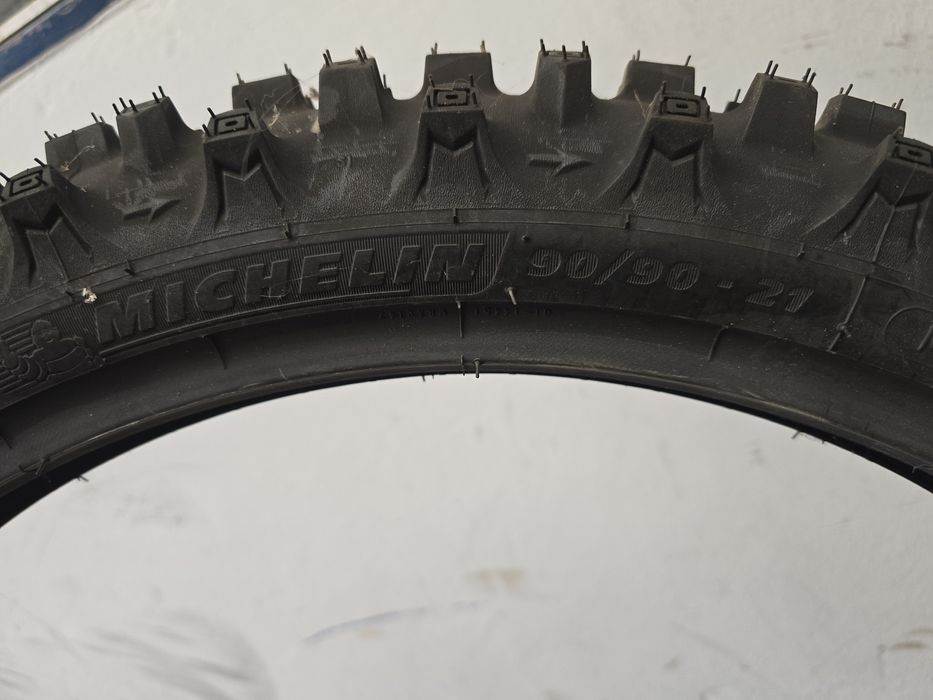 Чисто нова кросова гума  90/90-21