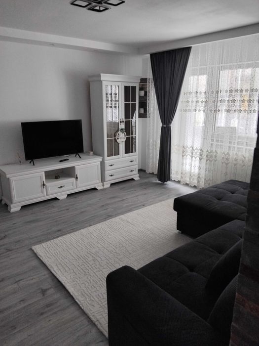 Inchiriez apartament 2 camere semidecomandat pe str Luceafarului parter