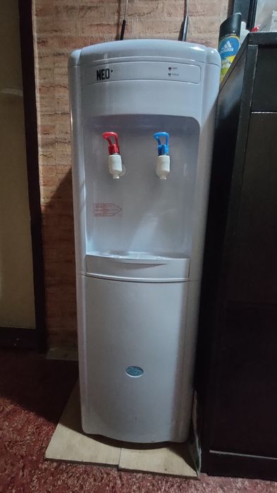Диспенсър за вода Neo WDE 2000W