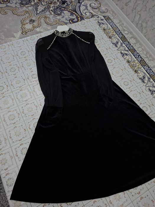 Ko'ylak sotiladi vilur matosi Razmeri 42