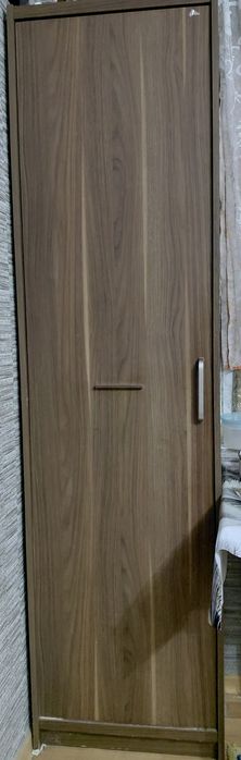 Шкаф пенал продам.