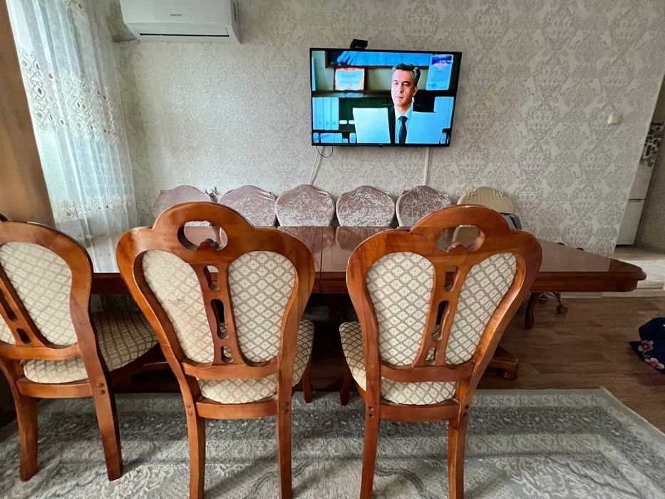 Стол со стульями