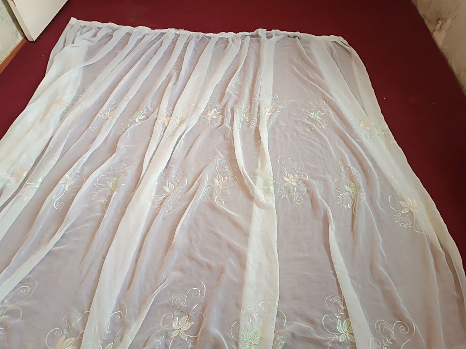 Занавески   две штуки отдам даром