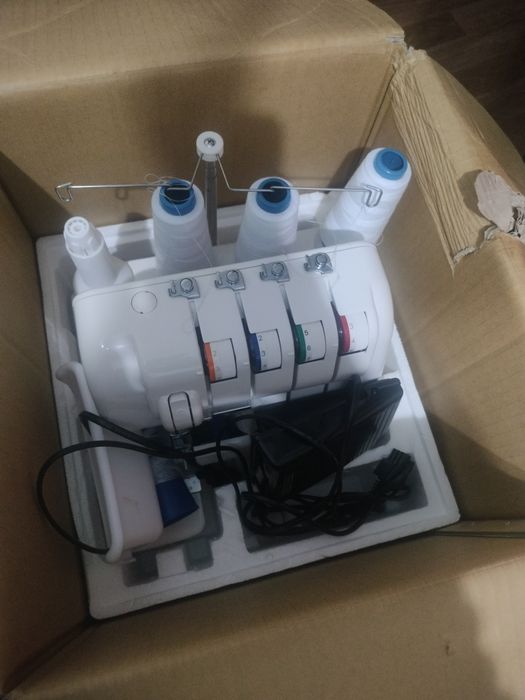 Оверлок швейная машинка