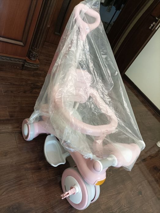 Детская велоколяска куплена летом  как новая все целая с цветомузикой