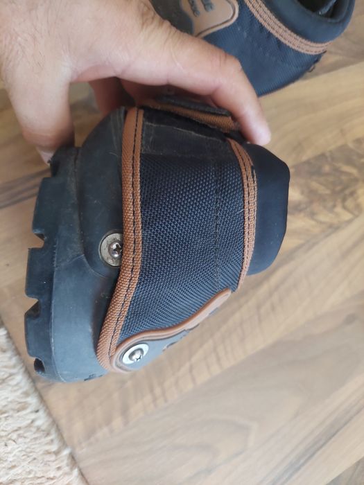 Incaltaminte pentru cai, pantofi de copite de cal in culoare maro cu negru