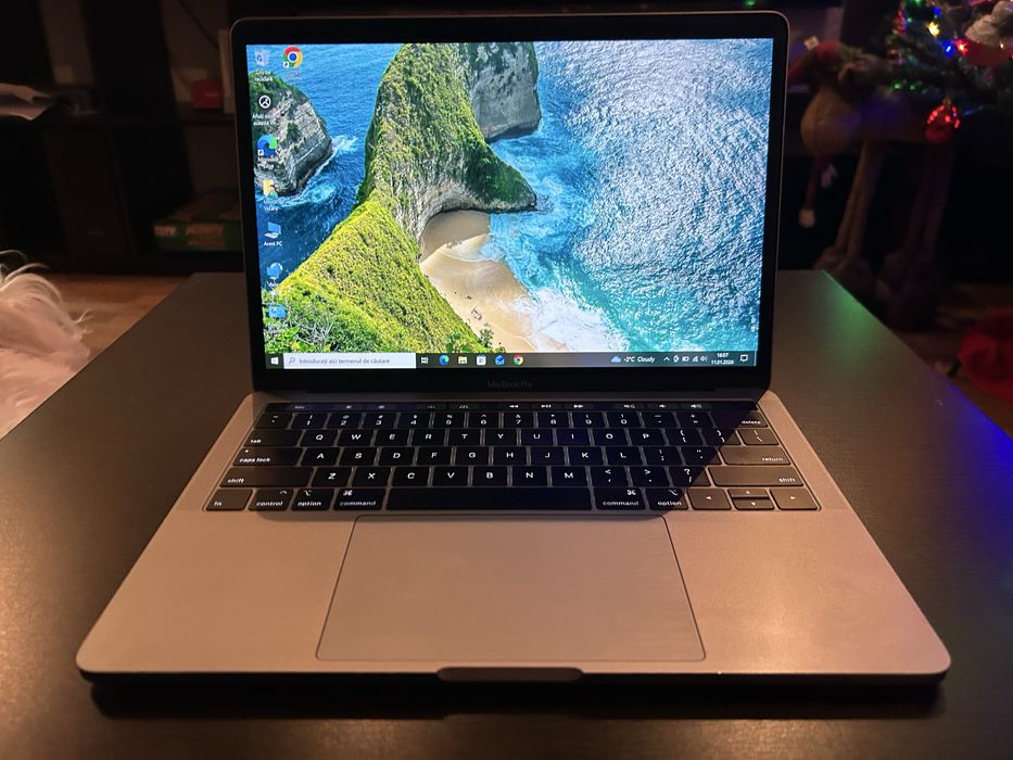 Vând Macbook Pro 13" model A1989 16 GB RAM SSD 500 GB baterie 367