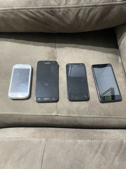 Lot de 4 telefoane