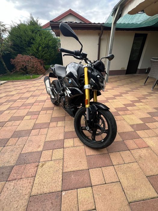 Motocicletă G 310R ușor avariat