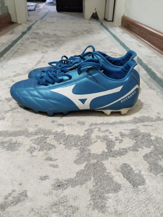 Продам бутсы футбольные