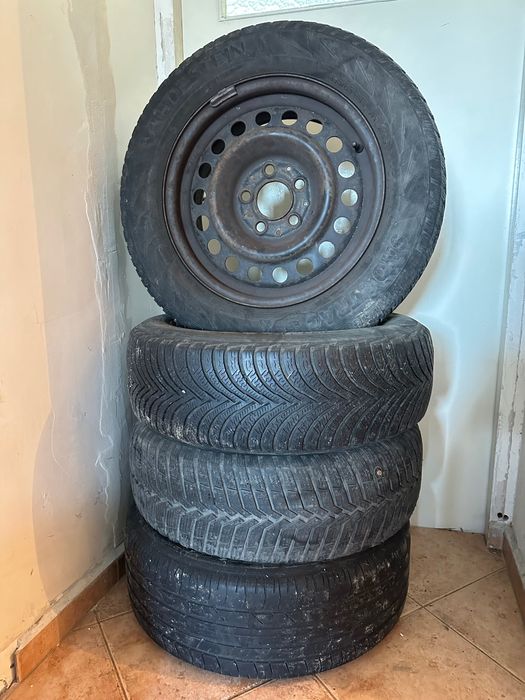 Mercedes - Зимни Джанти с гуми 15’ с къси болтове + тазове