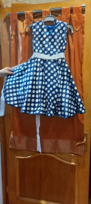 Продаю детские  платья на праздник