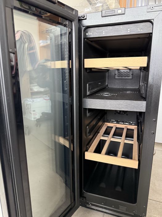 Малка хладилна витрина 30 см широка