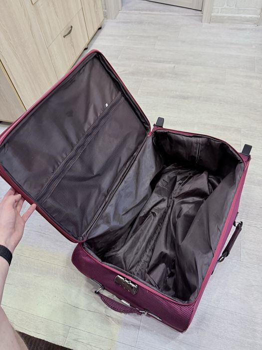 Чемодан дорожный