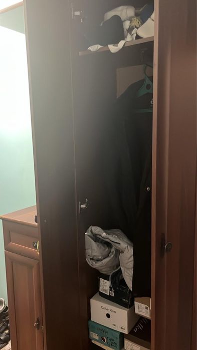 Шкаф в прихожку 20 тысяч…………….