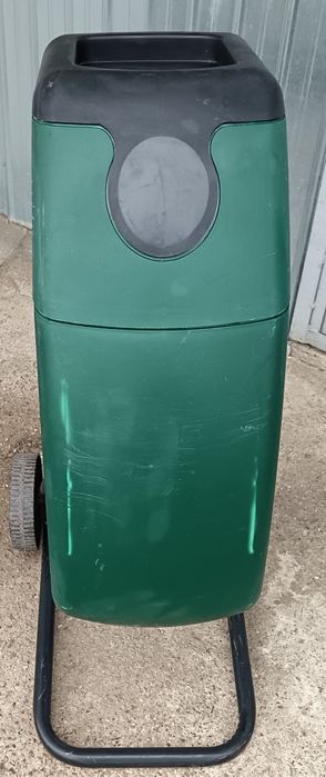 Tocător electric pentru crengi și resturi vegetale