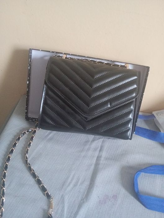 Geanta YSL cu accesorii