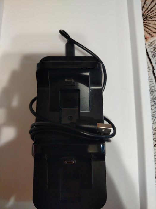 Продам зарядную  станцию для джойстиков пс4