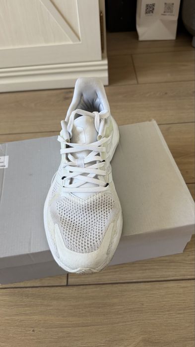 Продам летние кроссовки Adidas