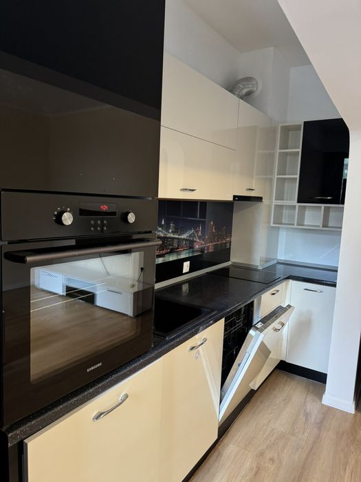 Продава се Тристаен апартамент в Варна, Автогара - 86 кв.м за 9 €/кв.м - Снимка #1